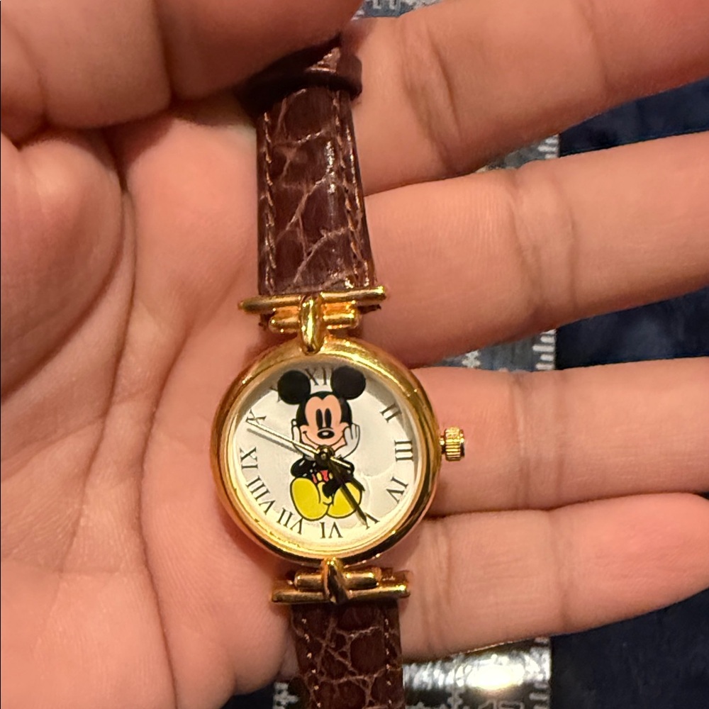 Vintage Women’s Gold Mickey Mouse watch